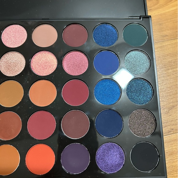 Morphe 35V Stunning Vibes Palette - Picture 6 of 6